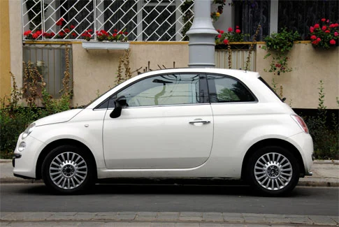 weißer Fiat 500 – Beispiel für Gebrauchtwagenankauf Wemding